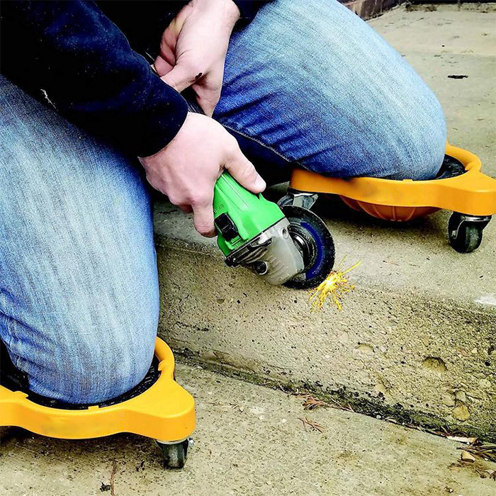 knee-blades-knee-pads-with-wheels-3785
